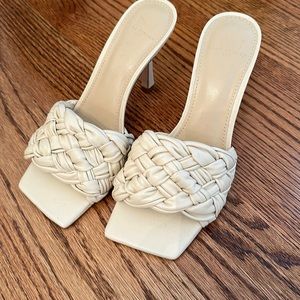 Marc Fisher LTD
Draya Braided Sandal in cream size 5.5